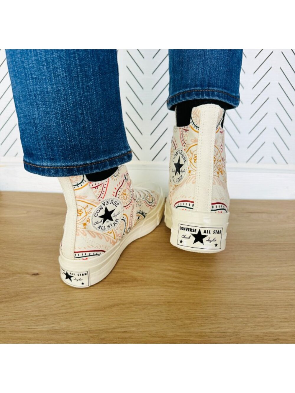 ❤️Converse Chuck 70 Plus Hi 9 Womens Shoes Beige Floral Paisley Sneakers A08172C - Picture 4 of 12